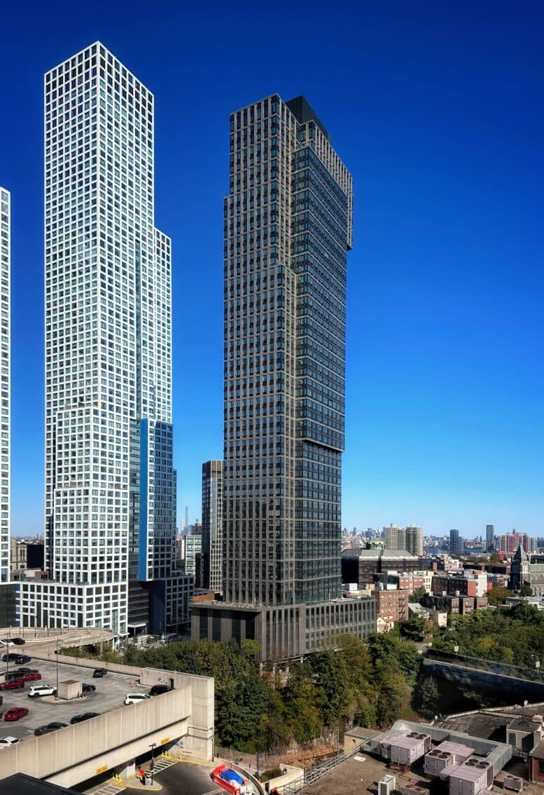 501 Summit Avenue building