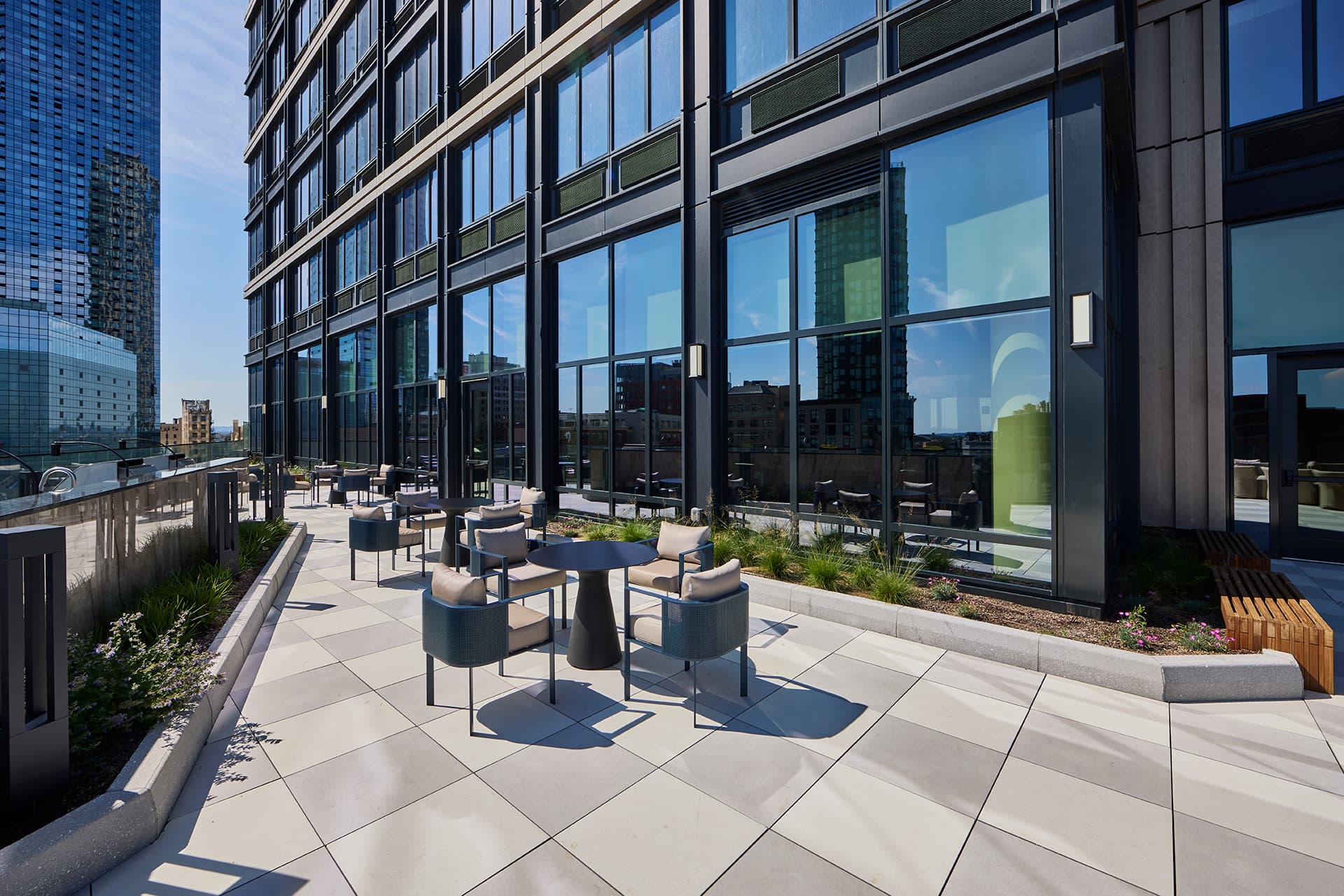 505 Summit outdoor terrace seating